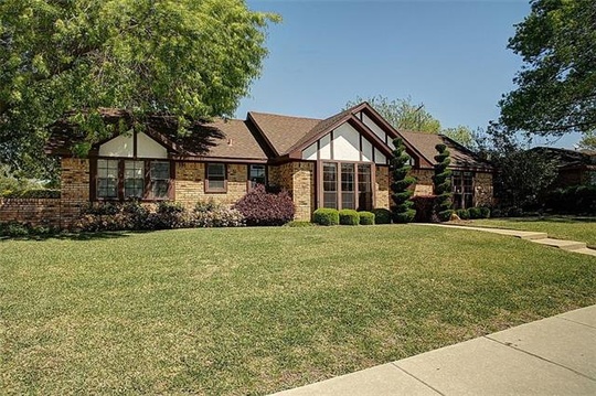 1711 Rockview Dr