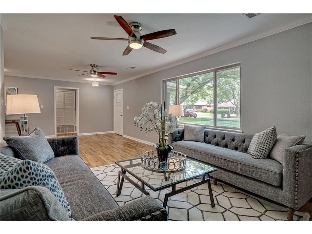 E 813 Worth ST, Grapevine, TX 76051
