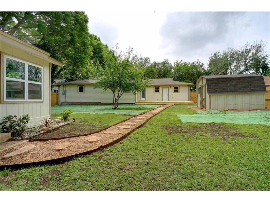 E 813 Worth ST, Grapevine, TX 76051