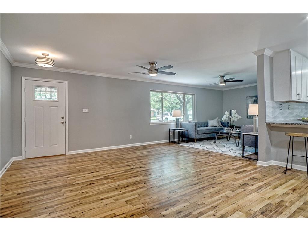 E 813 Worth ST, Grapevine, TX 76051