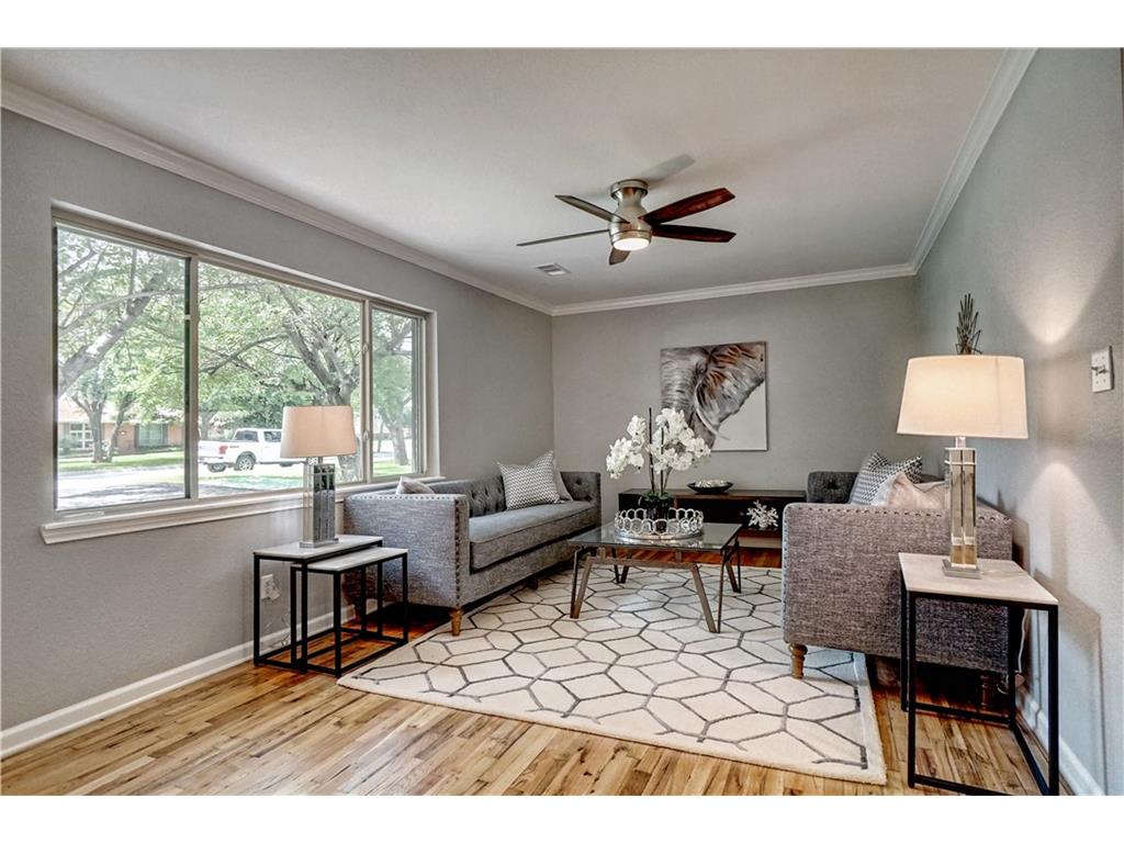 E 813 Worth ST, Grapevine, TX 76051