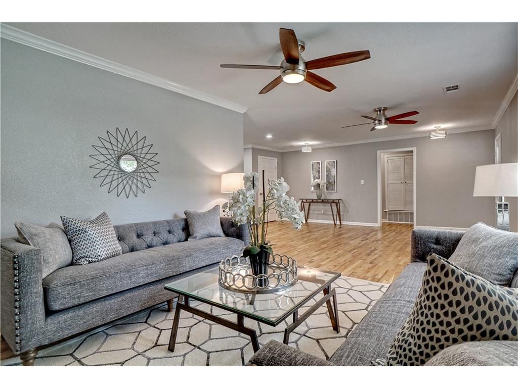 E 813 Worth ST, Grapevine, TX 76051