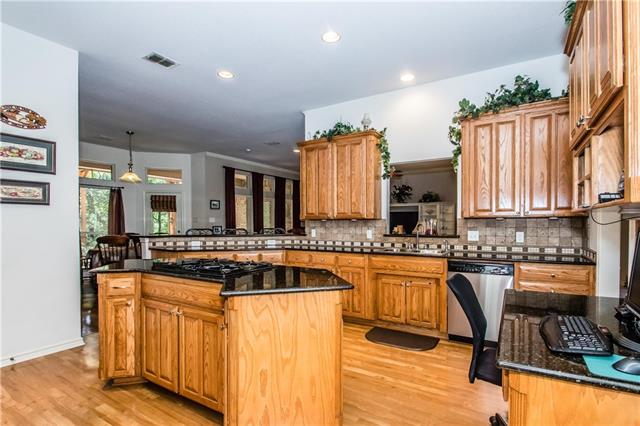 604 Oak Leaf Drive, Kennedale, TX 76060