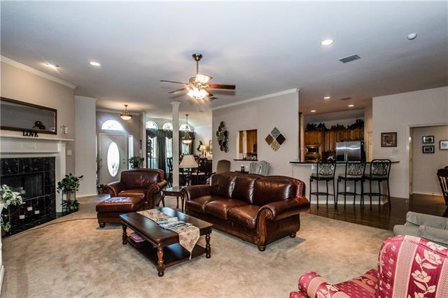 604 Oak Leaf Drive, Kennedale, TX 76060