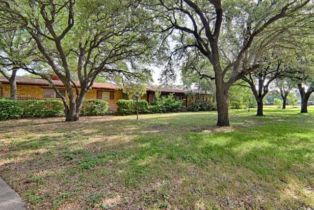 1025 E Broad Street, Mansfield, TX 76063