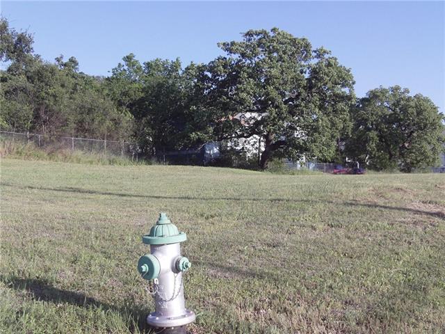704 N Oak Avenue, Mineral Wells, TX 76067