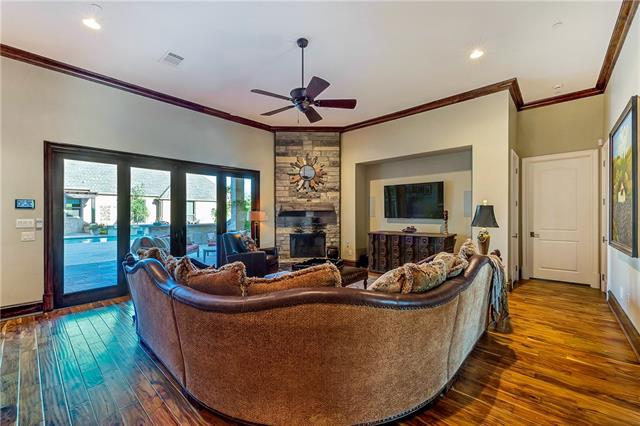 823 S Peytonville Avenue, Southlake, TX 76092
