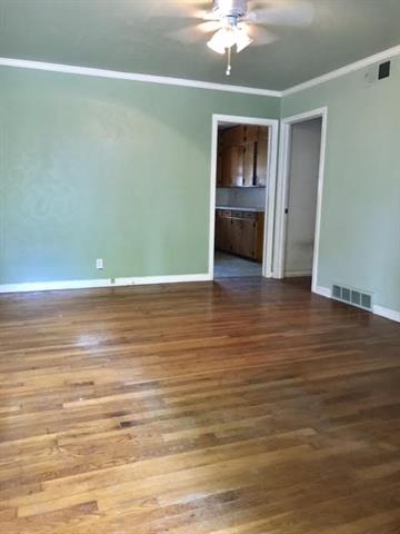 1033 E Gambrell Street, Fort Worth, TX 76115