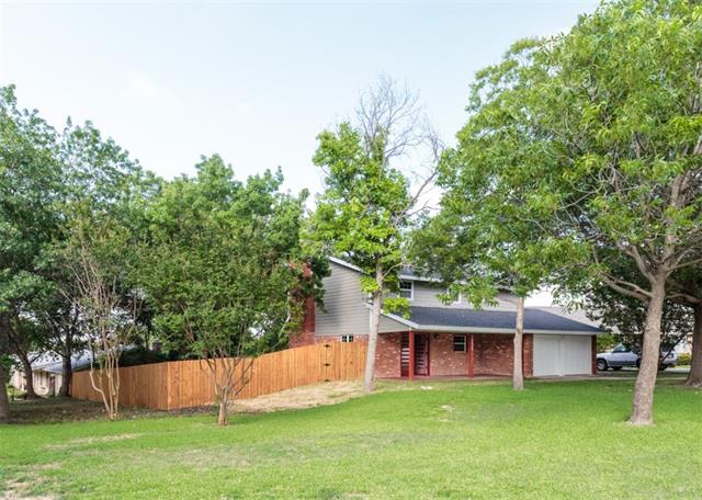 1724 Dakar Road W, Fort Worth, TX 76116