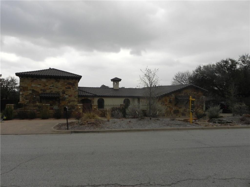 3 Thornhill Rd., Benbrook, TX 76132