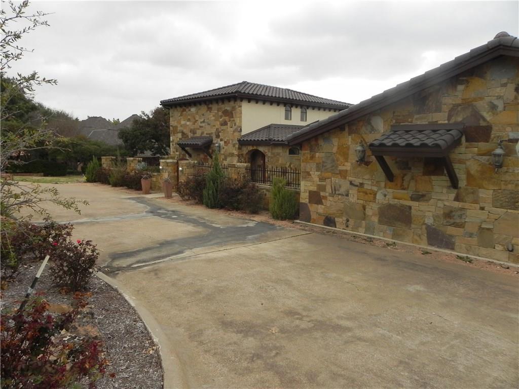 3 Thornhill Rd., Benbrook, TX 76132