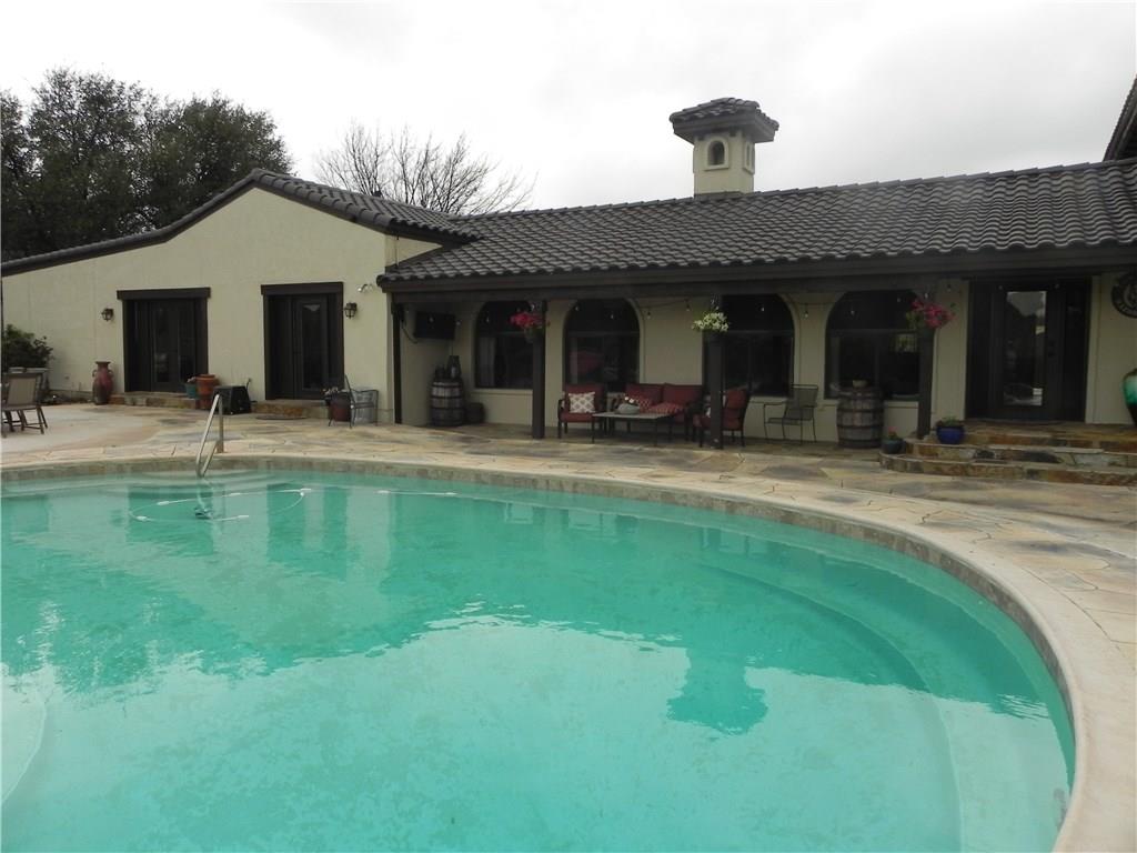 3 Thornhill Rd., Benbrook, TX 76132