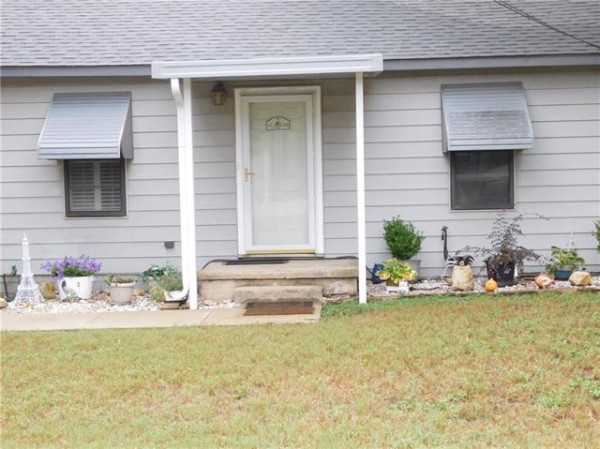 7521 Pawnee Trl, Lake Worth, TX 76135