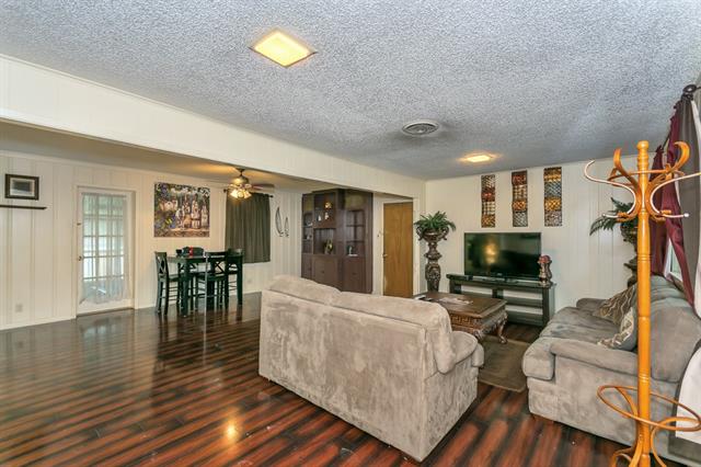 4113 Sunset Trl, Lake Worth, TX 76135