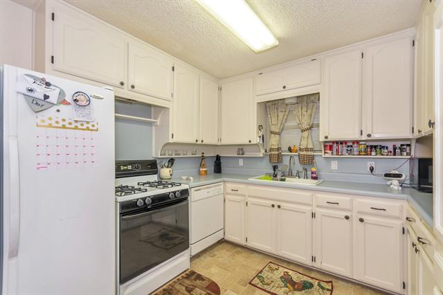 4113 Sunset Trl, Lake Worth, TX 76135