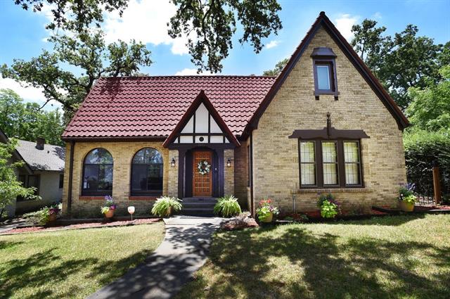 1015 W Oak Street, Denton, TX 76201