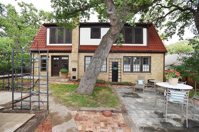 1015 W Oak Street, Denton, TX 76201