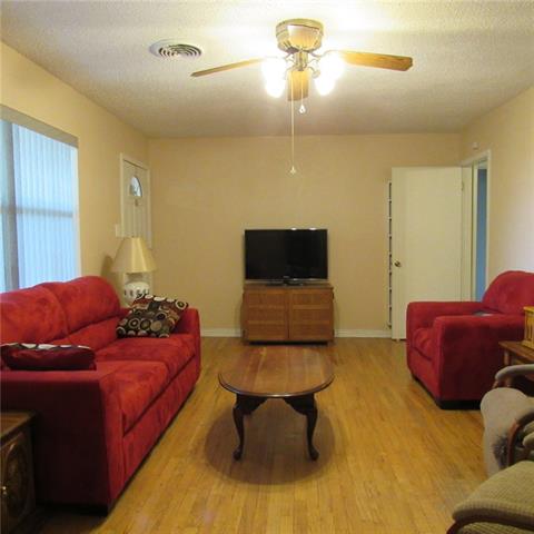 400 S Broadway Street, Collinsville, TX 76233