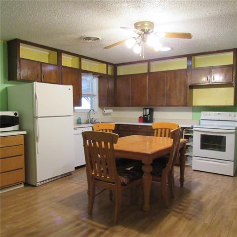 400 S Broadway Street, Collinsville, TX 76233