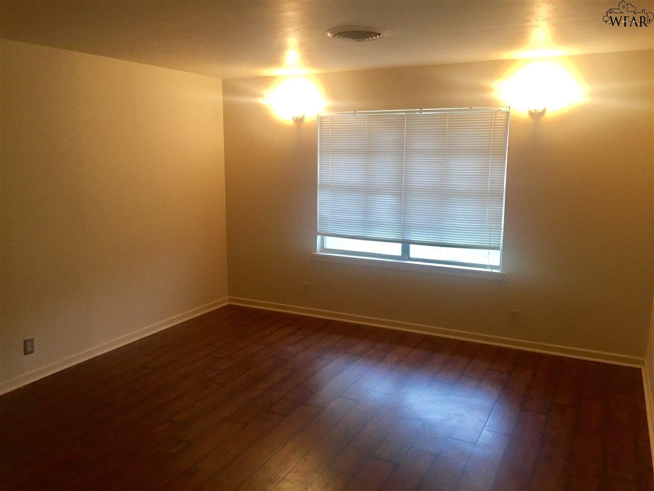 1907 WENONAH AVENUE, Wichita Falls, TX 76309