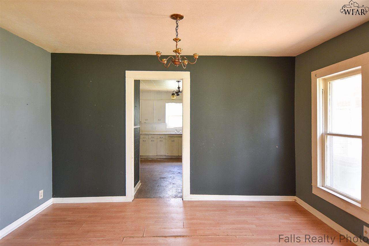 535 W 3RD STREET, Burkburnett, TX 76354