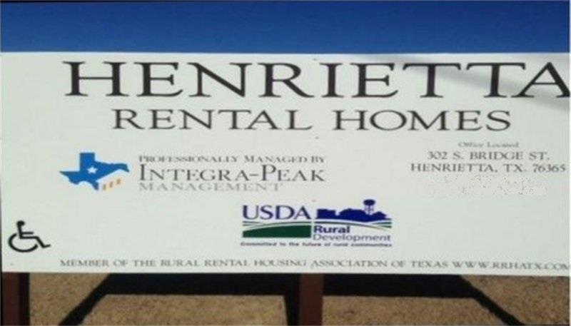 302 S Bridge Street, Henrietta, TX 76365