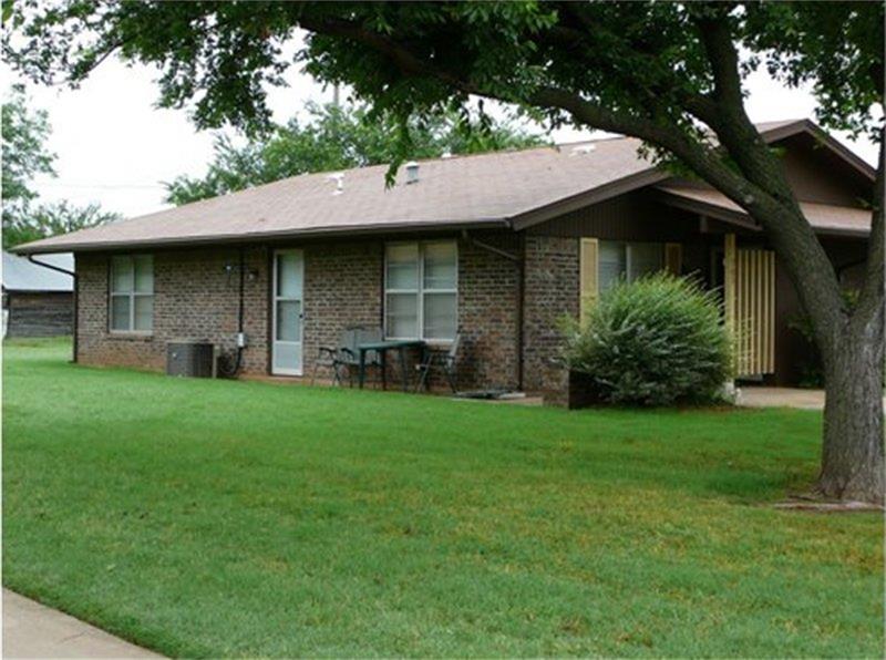 302 S Bridge Street, Henrietta, TX 76365