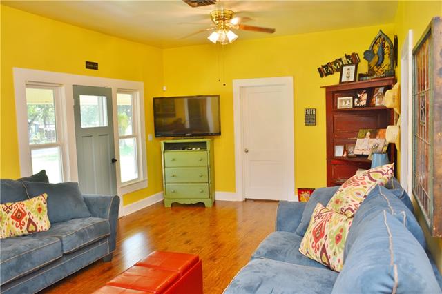 105 W Cedar Avenue, Comanche, TX 76442