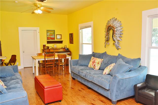 105 W Cedar Avenue, Comanche, TX 76442