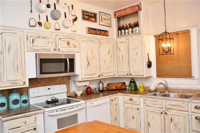 105 W Cedar Avenue, Comanche, TX 76442