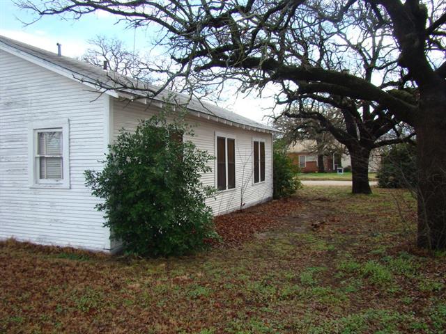 309 N Avenue C, Cross Plains, TX 76443