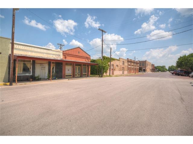 130 N Evie St, Bartlett, TX 76511