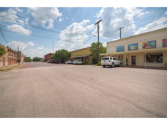 130 N Evie St, Bartlett, TX 76511