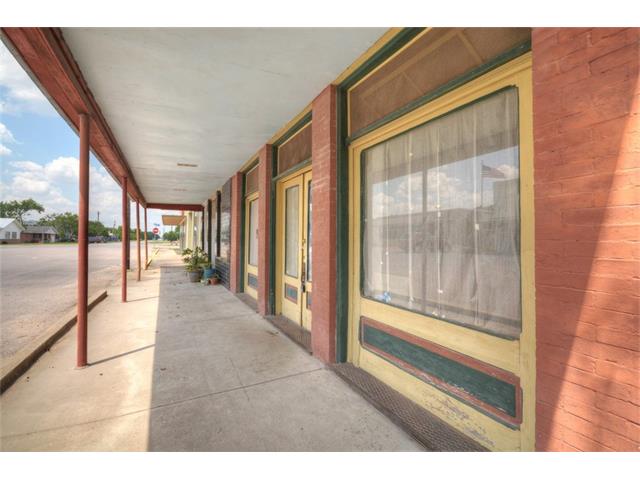130 N Evie St, Bartlett, TX 76511