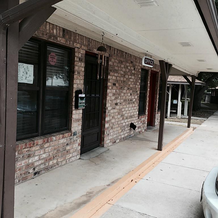 3400 N Travis Avenue, Cameron, TX 76520