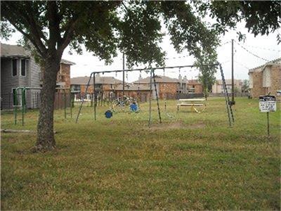 1005 Cottonbowl, Taylor, TX 76574