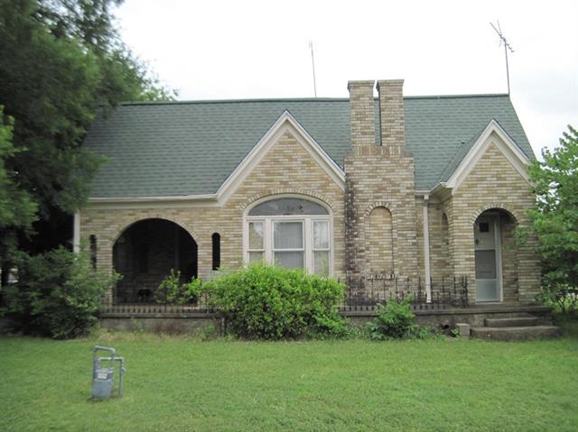 305 W Pine Street, Abbott, TX 76621