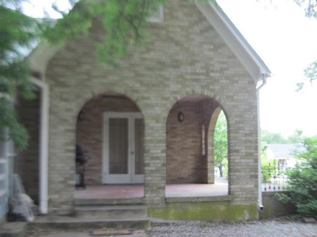 305 W Pine Street, Abbott, TX 76621