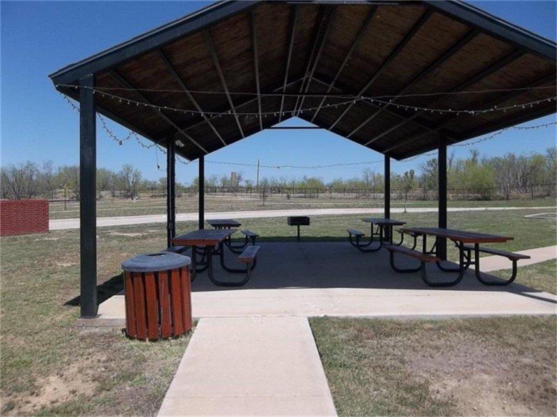 318 Bluffview Drive, Brownwood, TX 76801