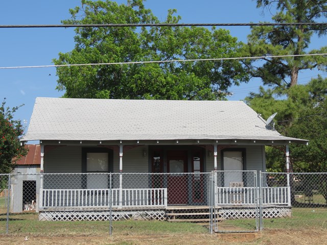 304 Avenue F, Mason, TX 76856