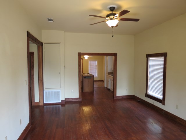 304 Avenue F, Mason, TX 76856