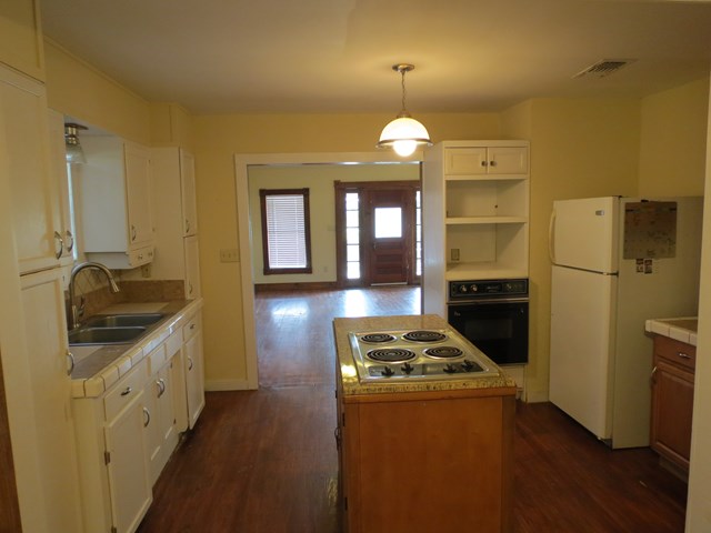 304 Avenue F, Mason, TX 76856