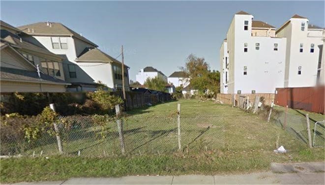 2105 McGowen, Houston, TX 77004