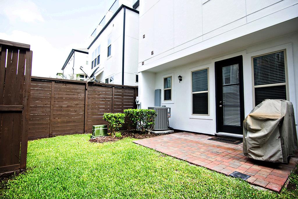 5723 Arabelle Lake Street, Houston, TX 77007