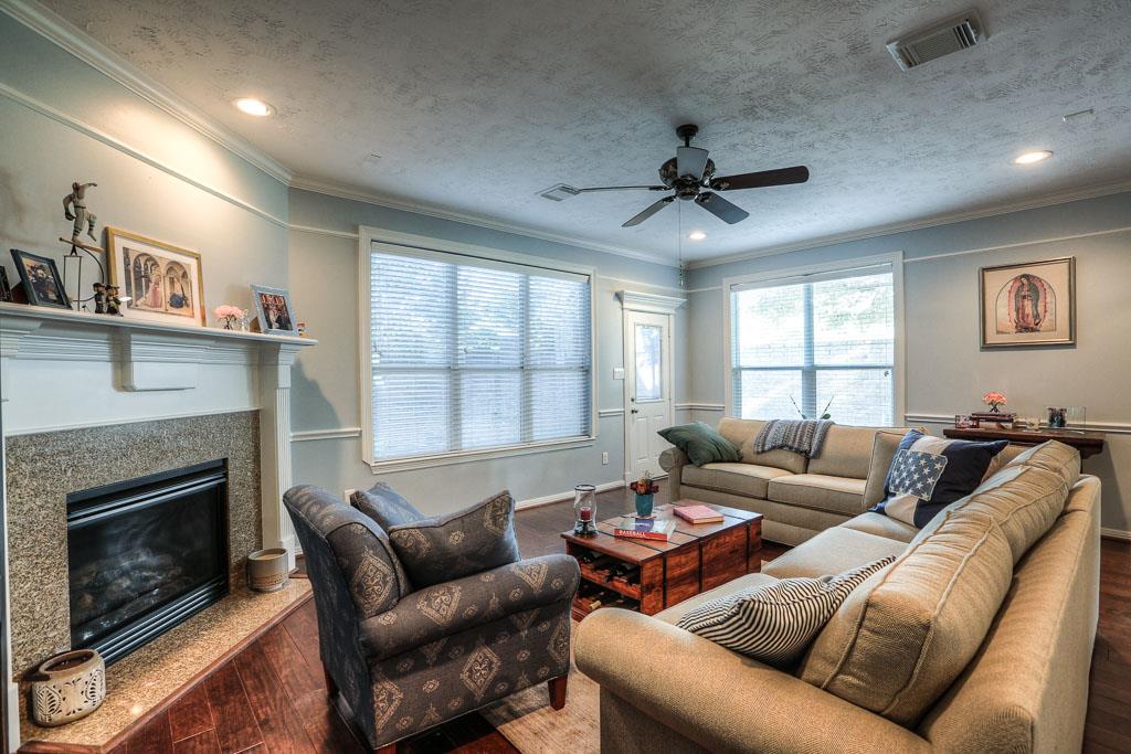 1302 Ella Place, Houston, TX 77008