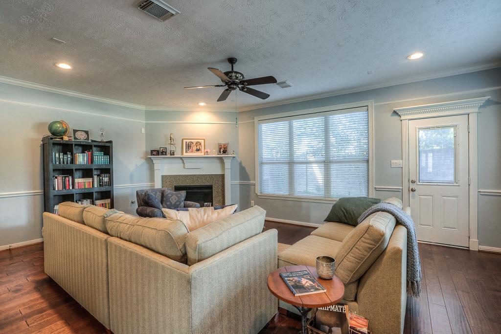 1302 Ella Place, Houston, TX 77008