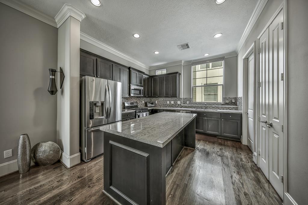 2431 Beall Street, Houston, TX 77008