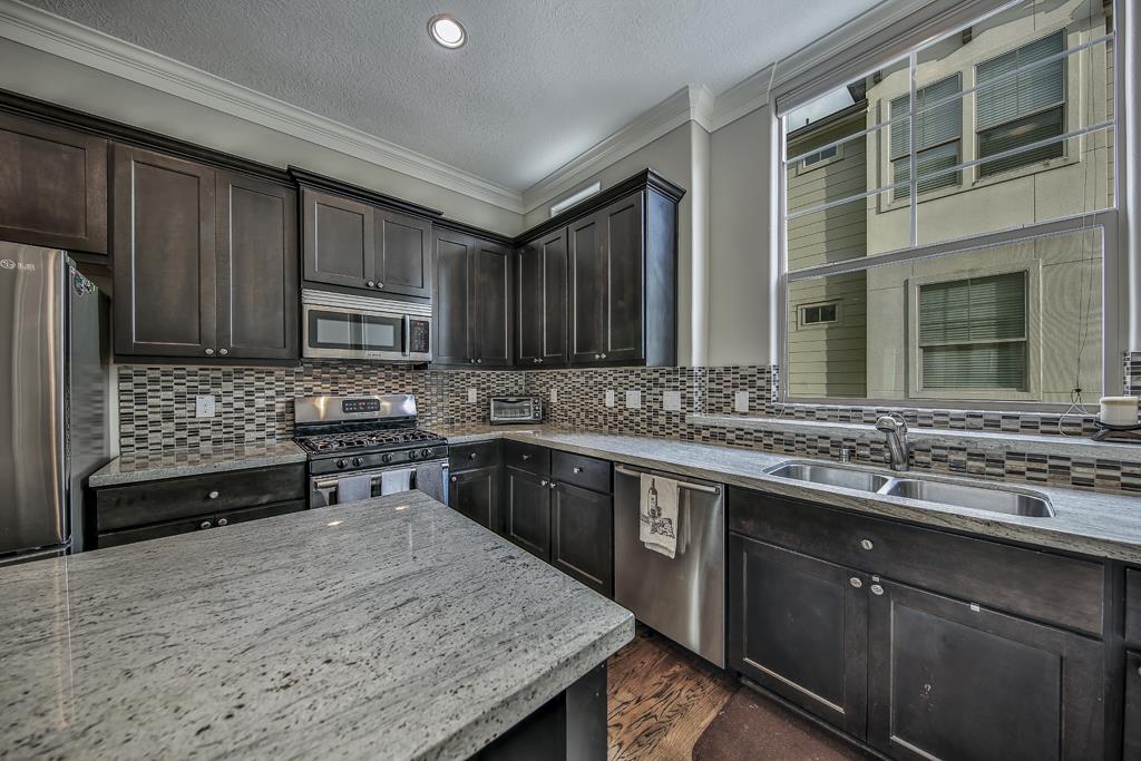 2431 Beall Street, Houston, TX 77008