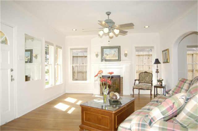 2112 White Oak, Houston, TX 77009