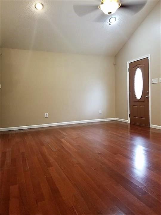 9506 E Avenue I, Houston, TX 77012